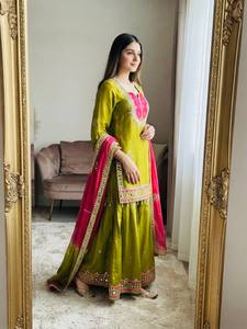 Nuevo Diseño de Top y Dupatta Reversible Elástico hasta la Rodilla con Cristal Romano Sólido y Trabajo de Espejo Real para Fiesta - Product Image 3
