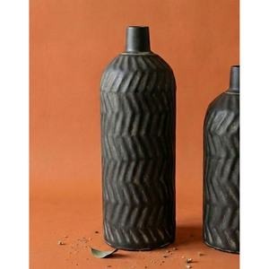 Juego de 2 Jarrones de Metal con Textura Chevron, Diseño Floral, Estilo Moderno Industrial, Decoración Única para el Hogar, Adorno Artesanal para Mesa - Product Image 6