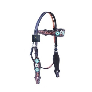 Conjunto de cabezada y pechera para caballo estilo western, de cuero negro con adornos florales, turquesa y flores blancas, para rodeo. - Product Image 2