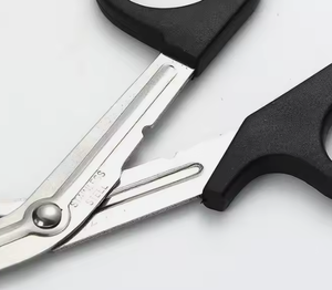 Tijeras para vendajes de 5.5 pulgadas de acero inoxidable, perfectas para cirugías, cuidado médico y uso doméstico, color rojo, instrumentos médicos de enfermería - Product Image 4