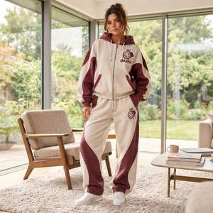 Ensemble de survêtement à capuche noir pour femme avec imprimé graphique, pantalon large à imprimé cœurs et étoiles roses, tenue streetwear deux pièces - Product Image 5
