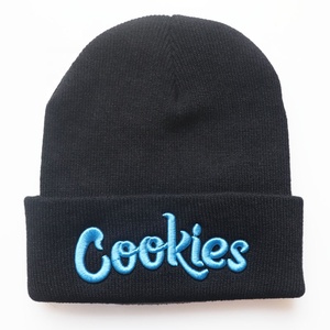 Gorro de Invierno Unisex Ajustable con Letras Bordadas en Negro y Azul, Mezcla de Lana, Estilo Urbano, Marca SBUN INTERNATIONAL - Product Image 1