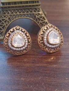 Boucles d'oreilles clous vintage AMAIRA JEWELS plaquées or, forme pentagone, serties de cristaux et strass, bijoux de fiançailles pour femme - Product Image 5