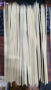 Brochettes en bambou naturelles pointues, très demandées, pour kebab, viande, poulet, fruits de mer, grillades et service alimentaire - Product Image 3