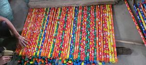 Mango de Escoba de Madera de 70 CM con Diseño Floral de PVC, para Uso Doméstico, Impermeable, Ecológico, de la Mejor Calidad, Hecho en Vietnam - Product Image 1