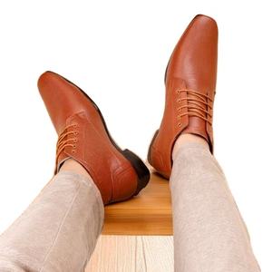 Mocasines de cuero formales de lujo para hombre, diseño clásico Brogue con cordones para profesionales de negocios para invierno, verano, luz plana - Product Image 5
