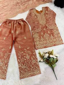 Última tendencia: Nuevo conjunto de fiesta de diseñador con bordado y lentejuelas, top, sharara y dupatta. - Product Image 5