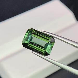 Saphirs verts synthétiques de laboratoire taille émeraude 4x6mm 5x7mm avec jeu de couleurs/effet de feu pour la fabrication de bijoux - Product Image 2