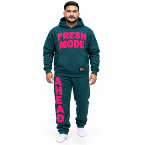 Conjunto de chándal de felpa francesa para hombre, de peso pesado, con capucha y pantalones jogger, con pedrería, etiquetas personalizadas, estilo casual urbano para invierno - Product Image 1