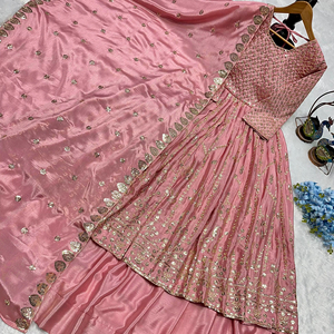 Nuevo Lehenga Choli de Diseñador para Fiestas con Bordado, Sin Arrugas y de Secado Rápido - Product Image 1