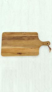 Planche à découper en bois épaisse personnalisée avec poignée, résistante à l'eau, lavable au lave-vaisselle, bloc de découpe artisanal pour présentation sur comptoir - Product Image 5