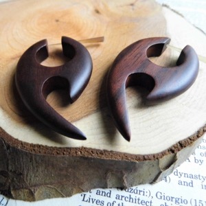 Pendientes de Madera de Palisandro Marrón Oscuro, Forma Curva, Acabado Liso, Hechos con Madera Natural - Product Image 5
