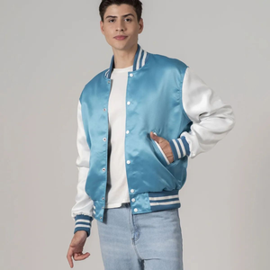 Chaqueta Varsity Deportiva Unisex Personalizada al por Mayor, Bordada, Color Azul Newark, Cuerpo Blanco, Mangas Blancas, Satinada, Reversible, Resistente al Viento - Product Image 6