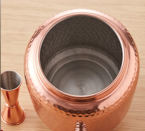 Fontaine à eau artisanale en cuivre avec design martelé et couvercle, style vintage, en métal, idéale pour une présentation élégante sur table - Product Image 6