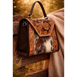 Bolso de Mano Mini Speedy para Mujer, 100% Cuero Genuino, con Decoración Floral Tallada a Mano y Patrones a Cuadros - Product Image 2