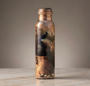 Bouteille d'eau artisanale en cuivre à motif paon, design vintage, élégante, écologique, avec couvercle et isolation thermique pour l'hydratation quotidienne – Idée cadeau - Product Image 1