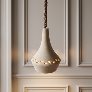 Lámpara Colgante LED de Cerámica Cremosa Beige Cálido, Estilo Wabi Sabi, con Diseño Triangular Sencillo, Cordón de Cuerda y Recortes Perforados - Product Image 2