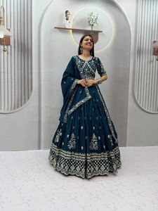 Lehenga Choli en soie brodée bleue, tenue traditionnelle indienne et pakistanaise, avec travail de sequins lourds, plissée, coupe classique, pour mariage - Product Image 5