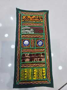 Kushang Textile – Écussons en tissu brodés à la main avec perles, style à coudre, motifs triangle/fleur, cadeaux, vente en gros disponible, Gujarat - Product Image 4