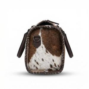 กระเป๋าหนังแท้ 100% สีน้ำตาลและขาว แต่งขอบด้วยขนสัตว์ เย็บอย่างประณีต รุ่นมินิ สปีดดี้ ดัฟเฟิล พร้อมหูหิ้วคู่ - Product Image 3