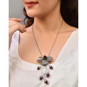 Collar con Colgante de Moda Meera Jaipur Pushp, Elegante Diseño Plateado para Mujer - Product Image 2