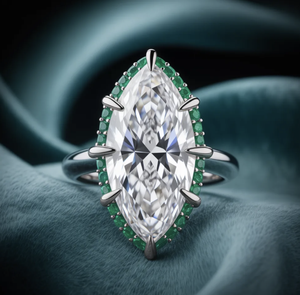 Bague de fiançailles solitaire en or blanc 6 ou 8 griffes avec halo de diamants verts taille marquise 13x6.5, 2 carats, qualité VVS VS EF, bijoux de mariage - Product Image 3