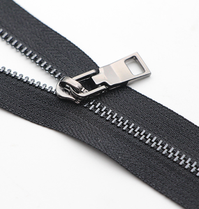 Vente Flash : Fermeture Éclair Métallique à Bout Ouvert, Logo Personnalisé, Taille et Couleur du Ruban Personnalisables, Fermetures Éclair Longues en Chaîne Métallique - Product Image 5