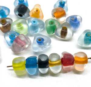 Cuentas de vidrio artesanales facetadas de 8 mm en forma de lágrima, cubo y con patrón de puntos, cuentas espaciadoras sueltas para la fabricación de joyería DIY en caja - Product Image 2