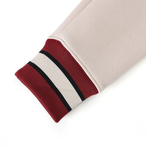 เสื้อสเวตเชิ้ตคอกลมปักลาย DST Crimson & Cream Crest Pocket Chenille แบบยูนิเซ็กส์ สไตล์ Preppy ผ้าถักนิตติ้งจากผ้าฝ้าย - Product Image 3