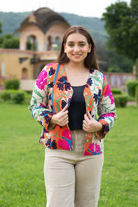Veste brodée vintage Suzani pour femmes, artisanat traditionnel fait main, manches longues, vêtements bohèmes tendance - Product Image 1