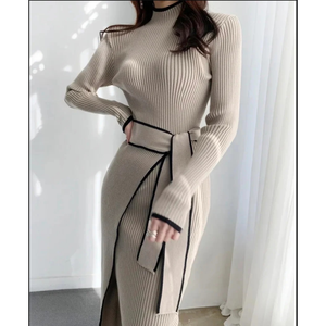 Vestido cruzado de punto acanalado con cuello simulado y cinturón, estilo de dos piezas, vestido midi de punto, vestido ajustado con ribetes en contraste - Product Image 1