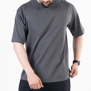 เสื้อยืดแขนสั้นสำหรับผู้ชายเสื้อยืดสตรีทแวร์สีเทาโอเวอร์ไซส์ออกแบบโลโก้ได้ตามต้องการ - Product Image 5