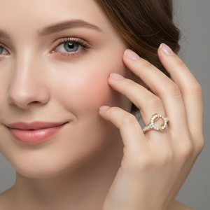 Anillo de Diamantes de Lujo en Oro de Dos Tonos con Círculos Entrelazados para Mujer, Elegante Anillo Infinito para Aniversario o Boda - Product Image 4