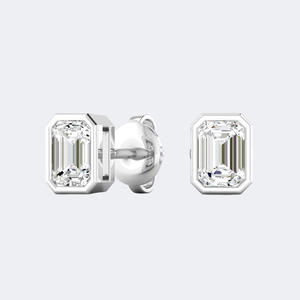 Boucles d'oreilles à tige serties de diamants taille émeraude de 0,50 CTW en or 9 carats - Product Image 2