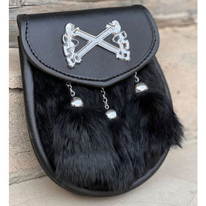 Sporran en fourrure noire - Badge Lion sur 3 pompons en fourrure - Sac Sporran - Accessoire de tenue Highland le plus vendu - Product Image 4