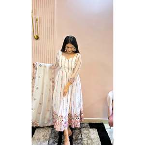 Elegante Vestido Anarkali de Diseñador con Colgante y Dupatta, Vestidos de Noche Elegantes para Fiestas - Product Image 4