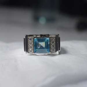 Anillo de barra con piedra de moissanita azul de corte esmeralda de 6 mm para unisex, plata de ley 925 original, elegante regalo de boda para amigos. - Product Image 2