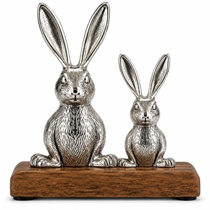 Statues de lapins en argent sur socle en bois, 7 pouces de haut, décoration de Pâques pour la maison - Product Image 1
