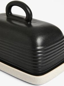 Contenedor de Mantequilla Contemporáneo con Tapa Abovedada Acanalada, Asa de Transporte Fácil, Bandeja de Servicio Duradera, Elegante Caja de Almacenamiento de Mantequilla para Encimera - Product Image 3