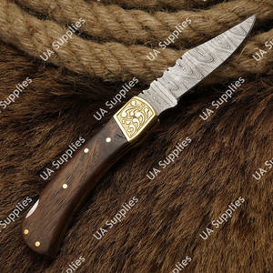 Couteau de poche pliant professionnel en acier Damas avec manche en bois de rose et gravure à la main, couteau de chasse et de camping d'extérieur avec étui - Product Image 2