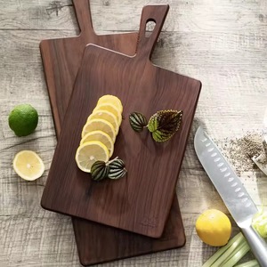 Planche à découper en bois de noyer à grain traversant, forme poignée, écologique, pour viande, charcuterie, service, cuisine, restaurant - Product Image 2