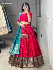 Ensemble Lehenga-Choli en soie Paithani traditionnelle indienne avec motifs tissés colorés et bordure Zari, accompagné de Batwa, à prix de gros - Product Image 6