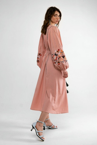 Robe midi en coton rose brodée style bohème pour femme, col en V, manches bouffantes, ceinture à nouer avec pompons, robe ethnique - Product Image 4