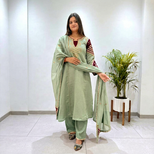 Salwar Kameez de mariage très demandé pour les fêtes, disponible au prix de gros auprès d'un exportateur indien - Product Image 1
