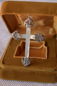 Messing San Pietro Altar-Kruzifix Katholische Kirche Kreuz Religiöses Altarkreuz Statue Kapelle Kirchendekoration Gebetsraum-Dekoration - Product Image 4
