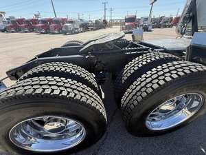 Tracteur routier diesel poids lourd 6x4 avec cabine couchette pour le transport de marchandises et de fret sur longue distance - Product Image 6