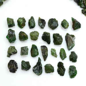 Cristal brut de tsavorite verte naturelle, pierre précieuse de guérison, qualité supérieure, certifiée par un tiers, dimensions environ 6x7,5 et 9x12,5 mm, en vrac - Product Image 2