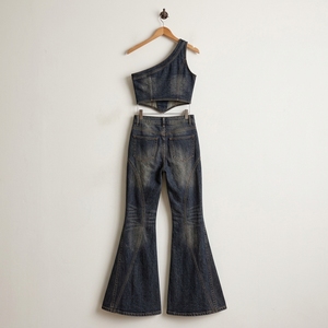 Conjunto de Dos Piezas de Mezclilla Azul Oscuro para Mujer, Top Asimétrico de Un Hombro, Jeans Acampanados, Fabricante de Ropa al por Mayor, OEM, ODM, Personalizado - Product Image 6