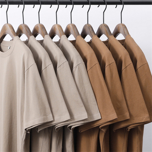 T-shirt pour homme en coton 100% tricoté, col rond, manches courtes, coupe régulière, taille américaine 220 GSM, grande taille, logo imprimé sur le devant en sérigraphie - Product Image 3