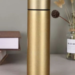 Nueva Botella de Agua Inteligente con Aislamiento Térmico, Diseño de Cuerno de Animal, con Pantalla LED de Temperatura, para Viajes, Campamentos y Actividades al Aire Libre - Product Image 1